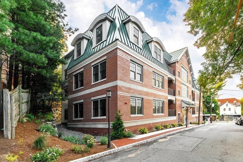 36 Elmwood Ave unit 2, Winchester, MA 01890 - photo 1