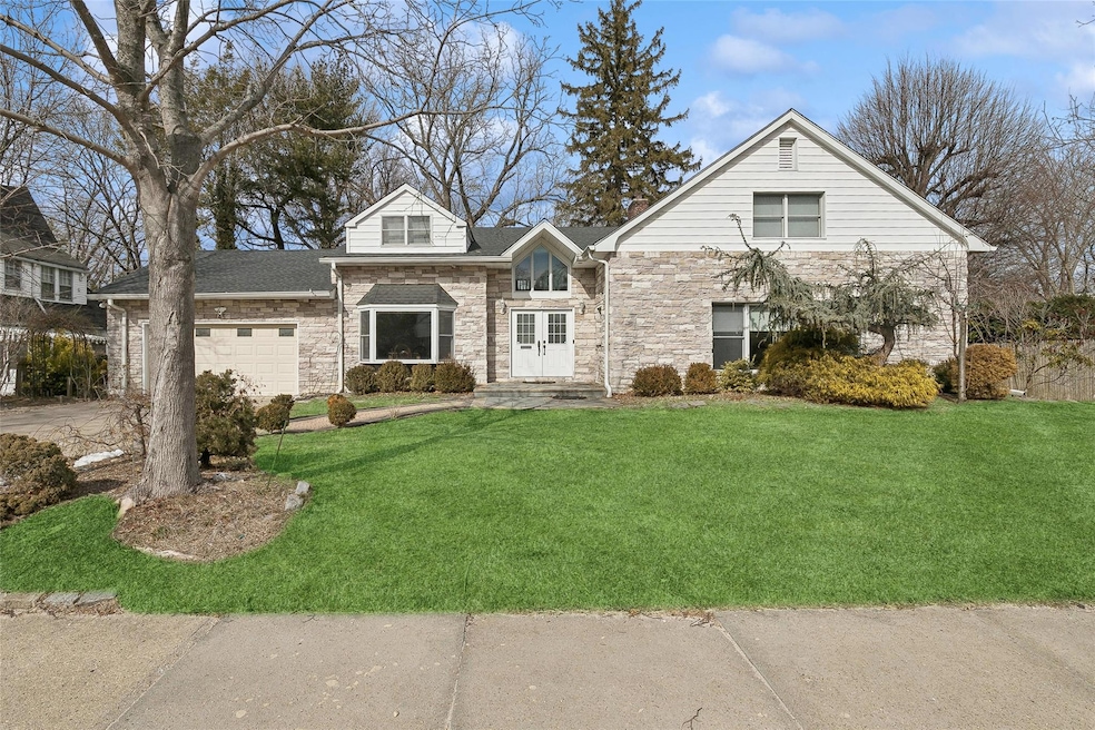 Sold $2,280,000 • Co-Listing Agent