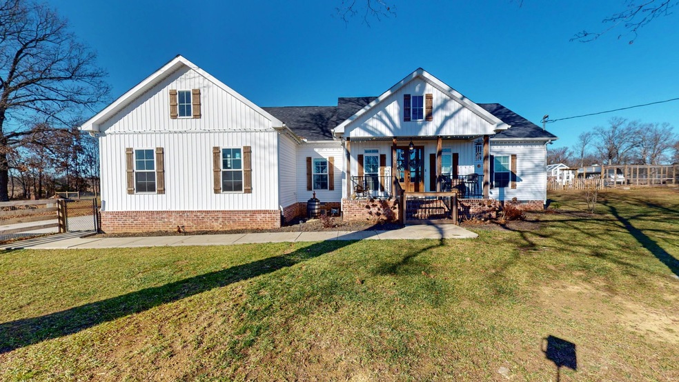 246 Pinkston Rd, Shelbyville, TN 37160 - photo 1