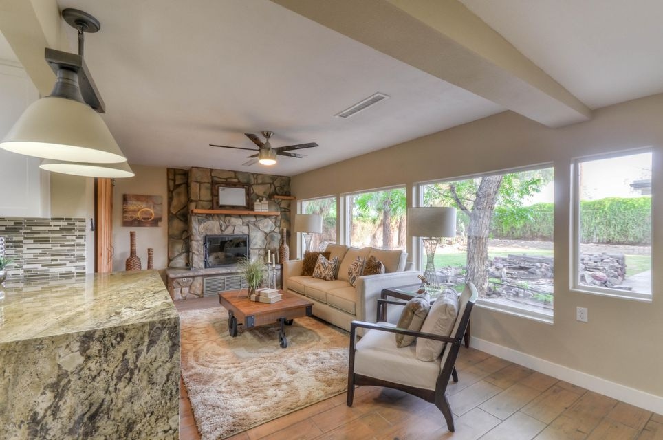 Family Room (2)-FULL