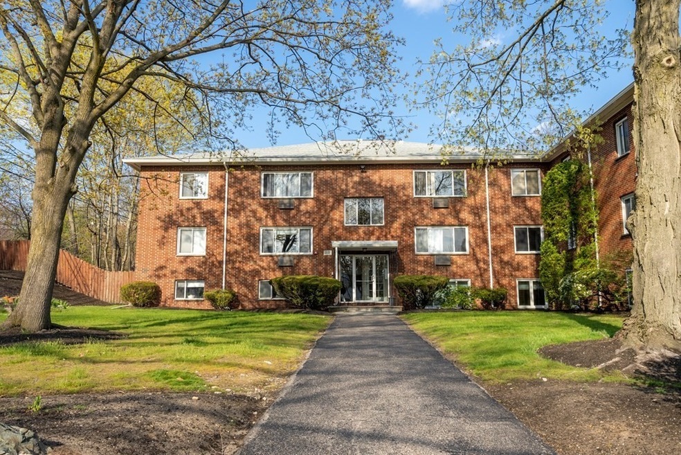 1 Albert Dr unit 9, Woburn, MA 01801 - photo 1
