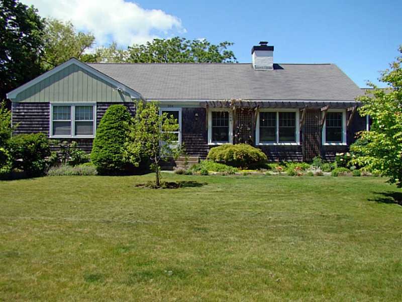 504 Tuckerman Ave, Middletown, RI 02842 - photo 1