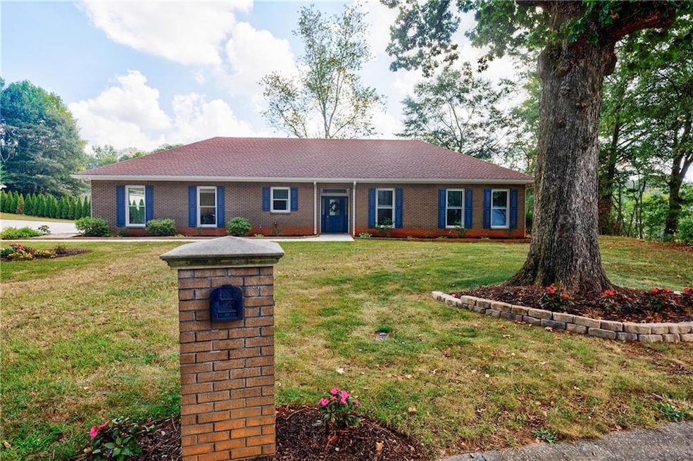 View of front from Alpine Dr