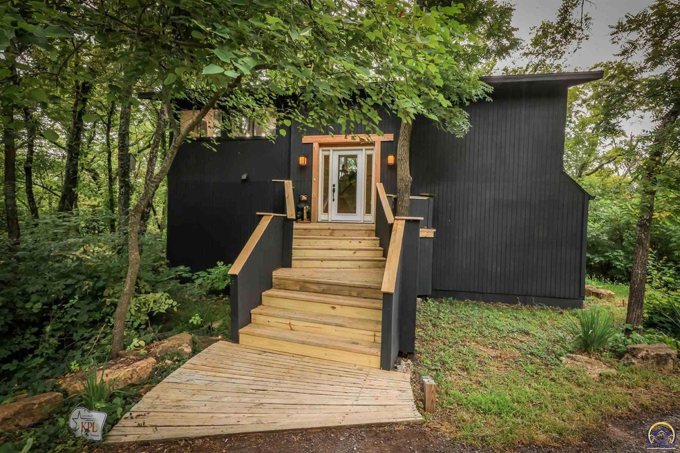 7520 SW 10th Ave, Topeka, KS 66615 - photo 1