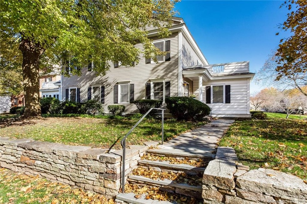 580 Mountain Rd unit J, West Hartford, CT 06117 - photo 1