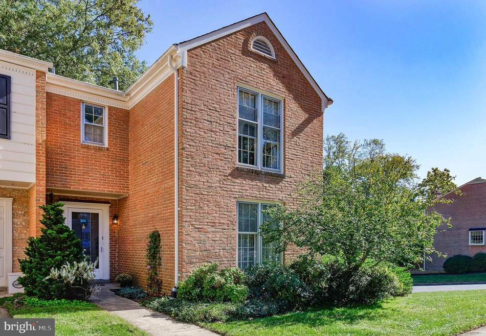 1946 Hopewood Dr, Falls Church, VA 22043 - photo 1