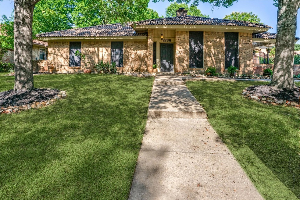 2236 Farrington Ln, Hurst, TX 76054 - photo 1
