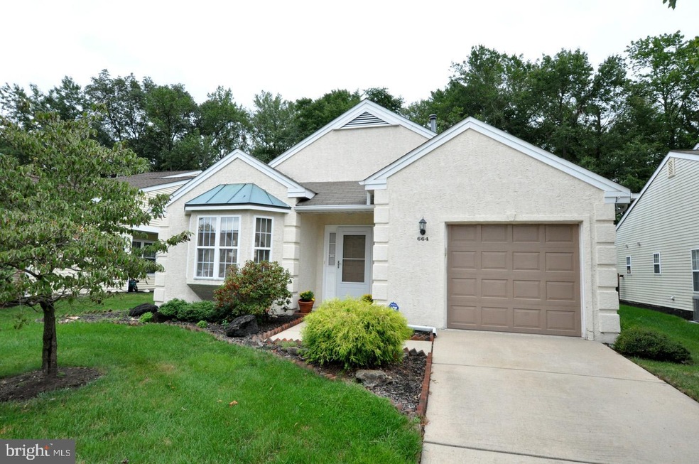 664 Cascade Dr S, Mount Laurel, NJ 08054 - photo 1