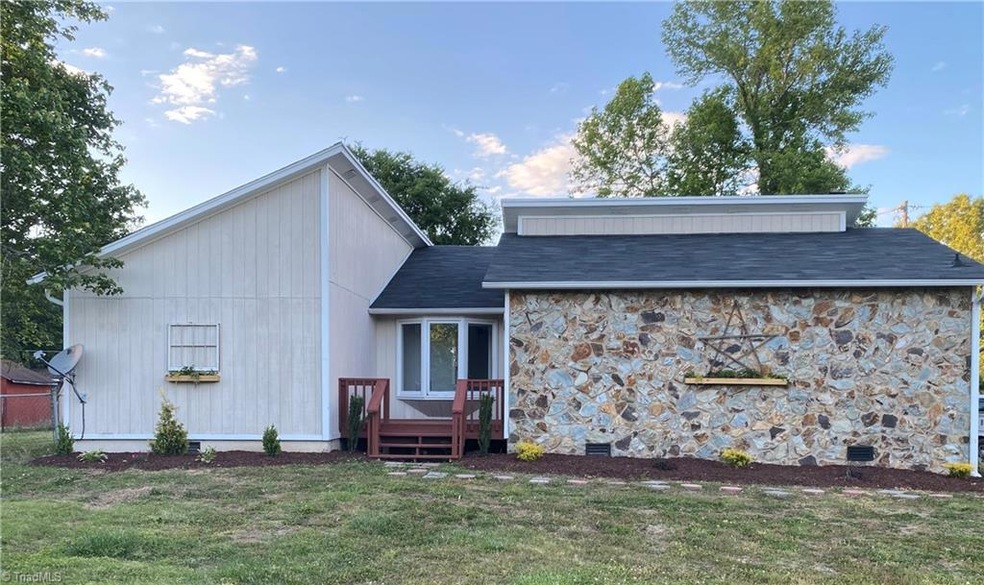 2400 Lynn Oak Dr, Greensboro, NC 27406 - photo 1