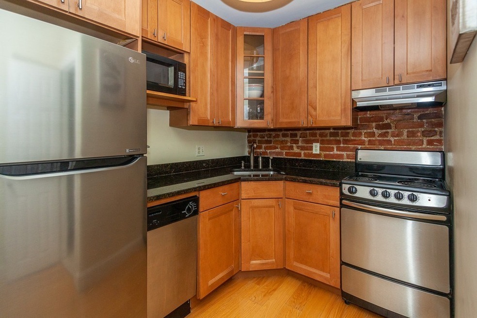 25 Clark St unit 8, Boston, MA 02109 - photo 1
