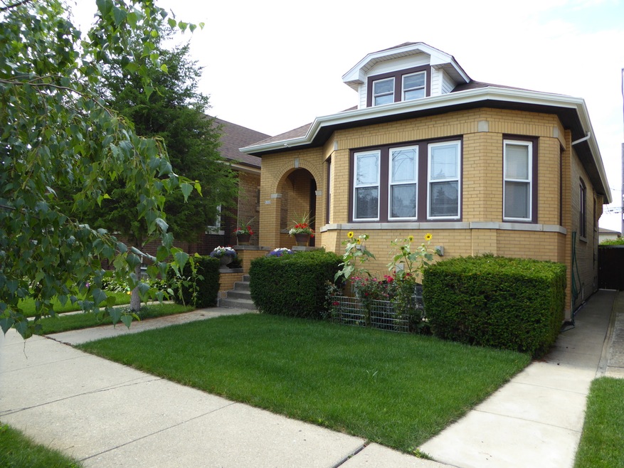 5330 W Nelson St, Chicago, IL 60641 - photo 1