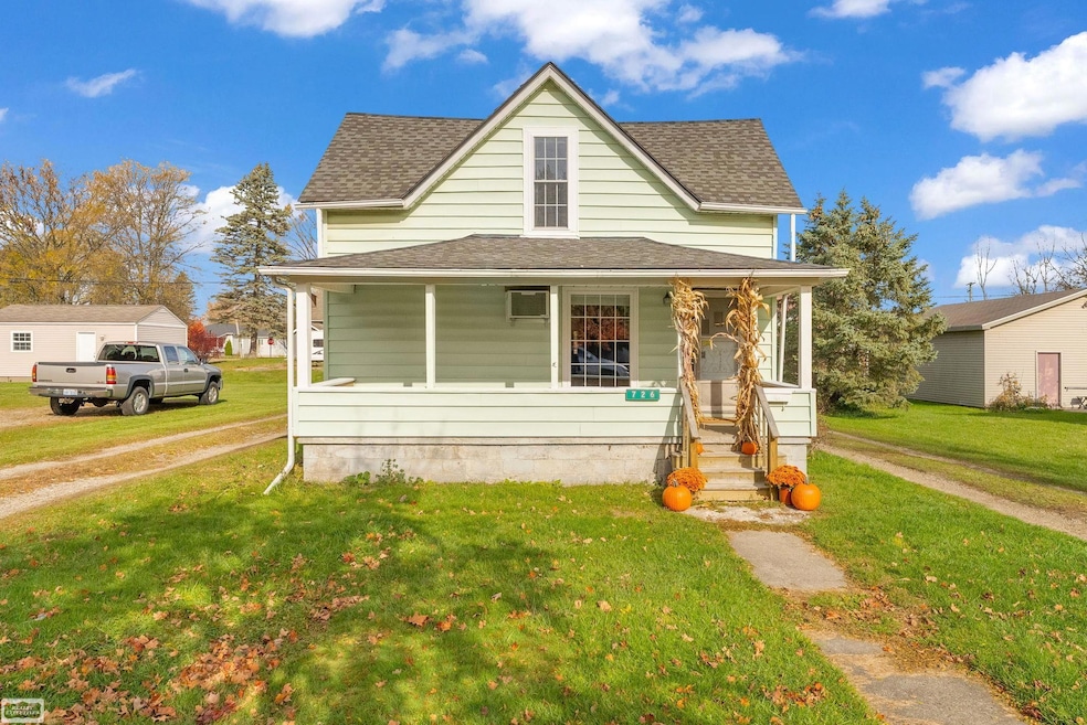 726 Turrill Ave, Lapeer, MI 48446 - photo 1