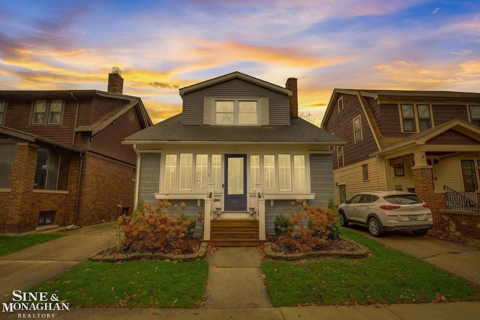 1231 Lakepointe St, Grosse Pointe Park, MI 48230 - photo 1