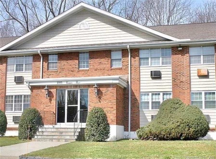 1000 Knapps Hwy unit 33, Fairfield, CT 06825 - photo 1