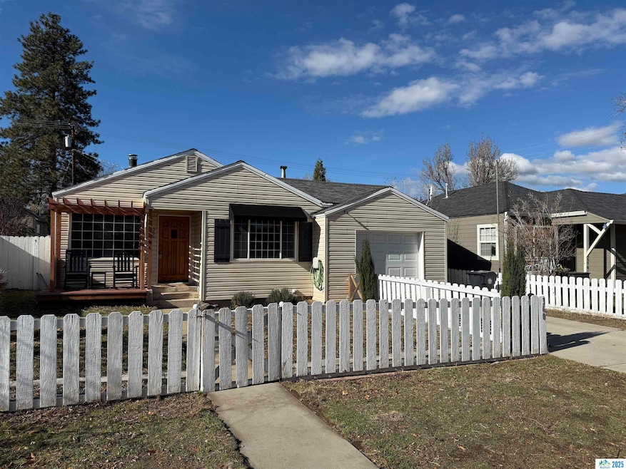 360 N Fairfield Ave, Susanville, CA 96130 - photo 1