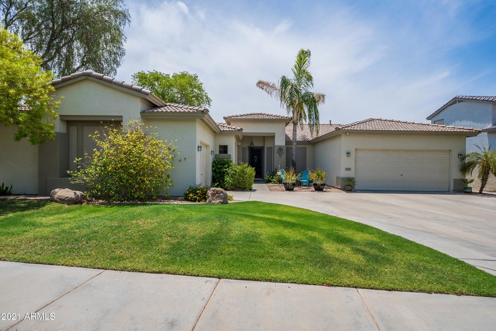 Great Curb Appeal!