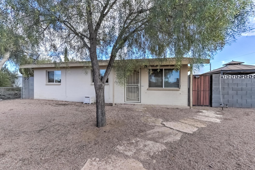 305 N Dewey St-1