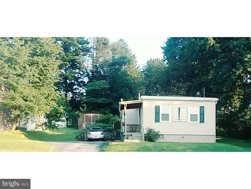 918 Upland Ave, Reading, PA 19607 - photo 1