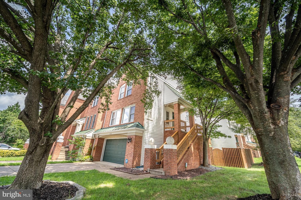 6427 Knapsack Ln, Centreville, VA 20121 - photo 1