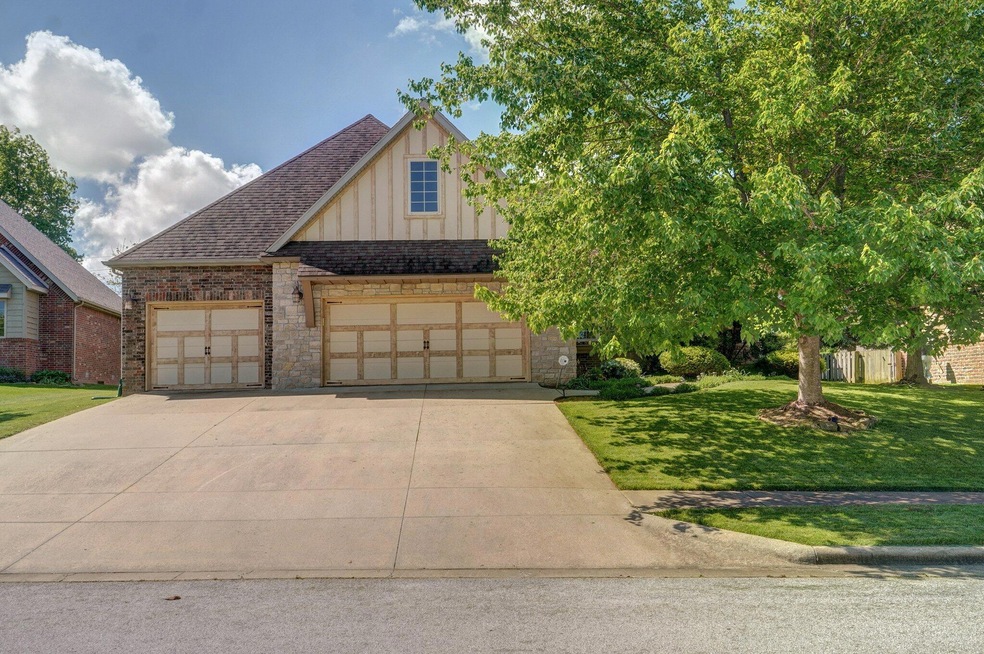 842 E Rush Ct-1