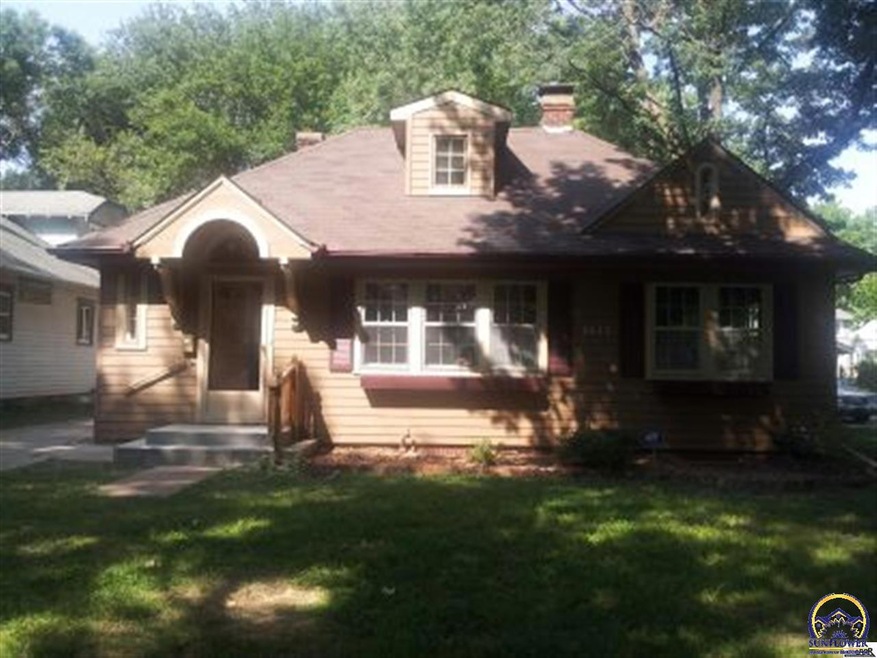 1411 SW MacVicar Ave, Topeka, KS 66604 - photo 1