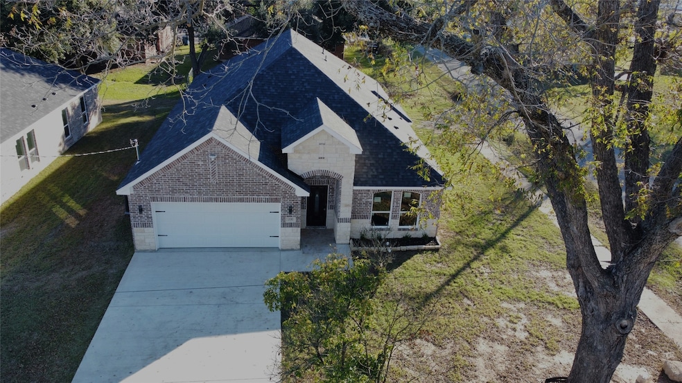 200 E 1st North St, Kaufman, TX 75142 - photo 1