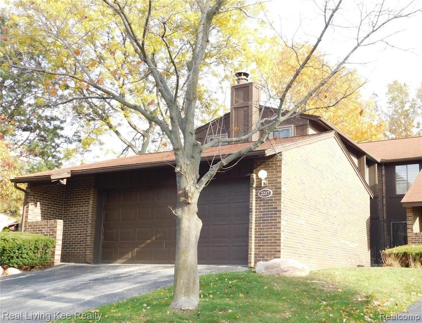 2217 Rhine Rd, West Bloomfield, MI 48323 - photo 1