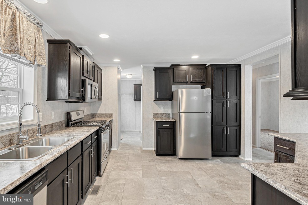 74 Meadowview Dr, New Bloomfield, PA 17068 - photo 1