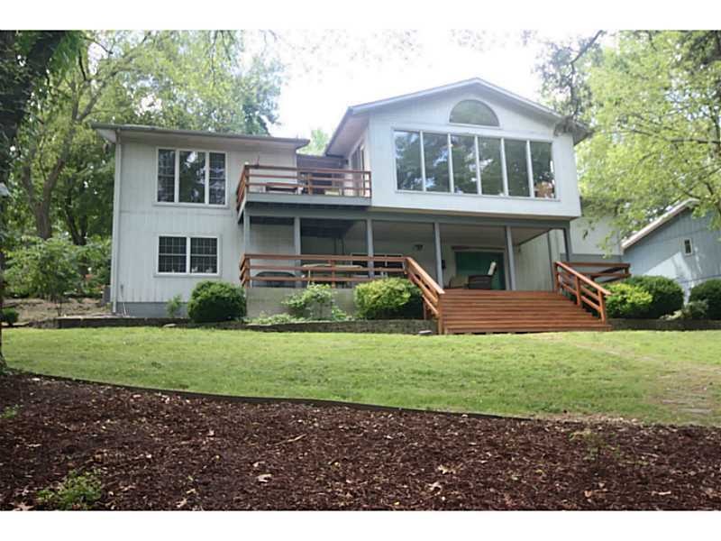 Exterior Back/Side. Easy to maintain yard.