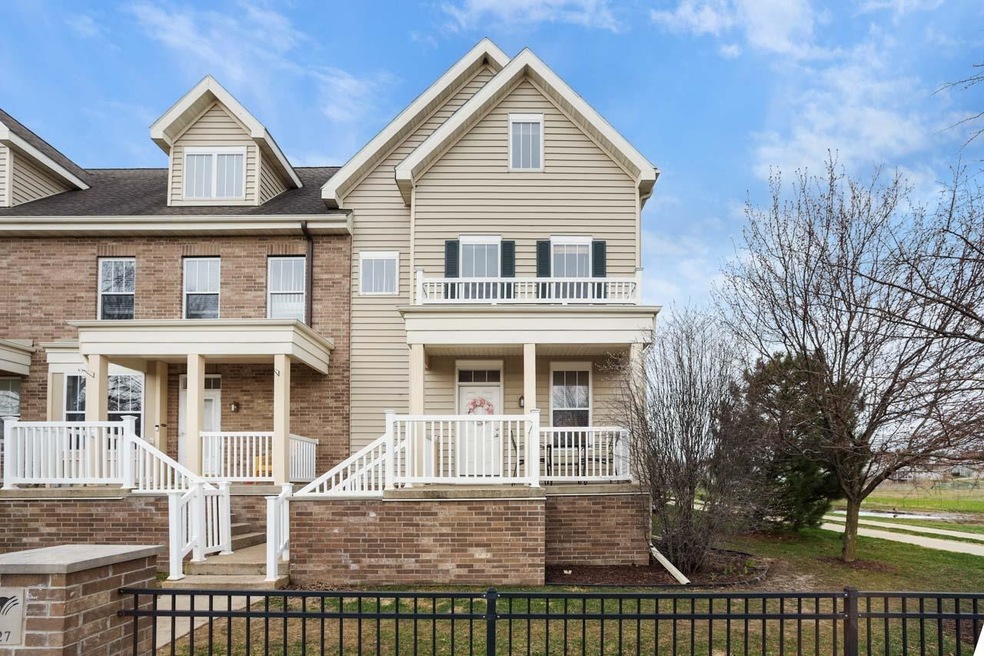 27 S Gardens Way, Fitchburg, WI 53711 - photo 1