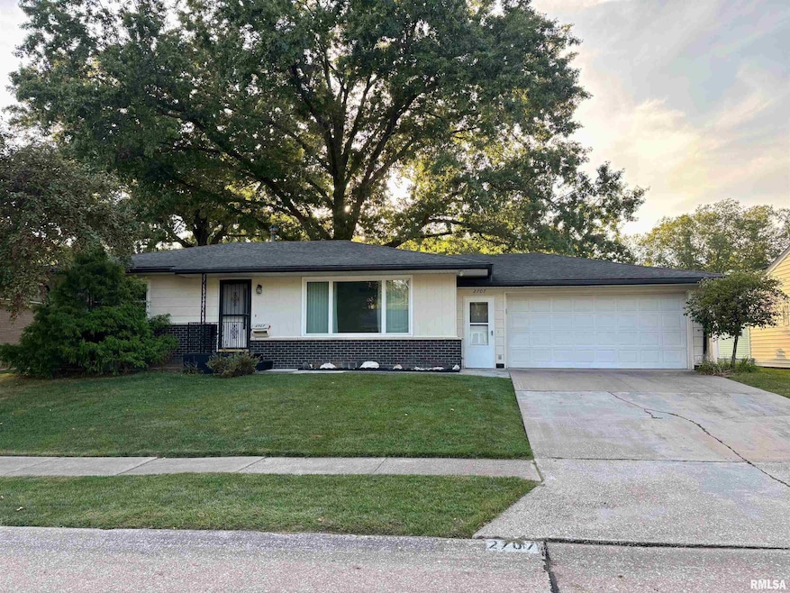 2707 2nd St, Moline, IL 61265 - photo 1