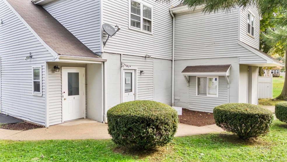 184 Maple St, Branford, CT 06405 - photo 1