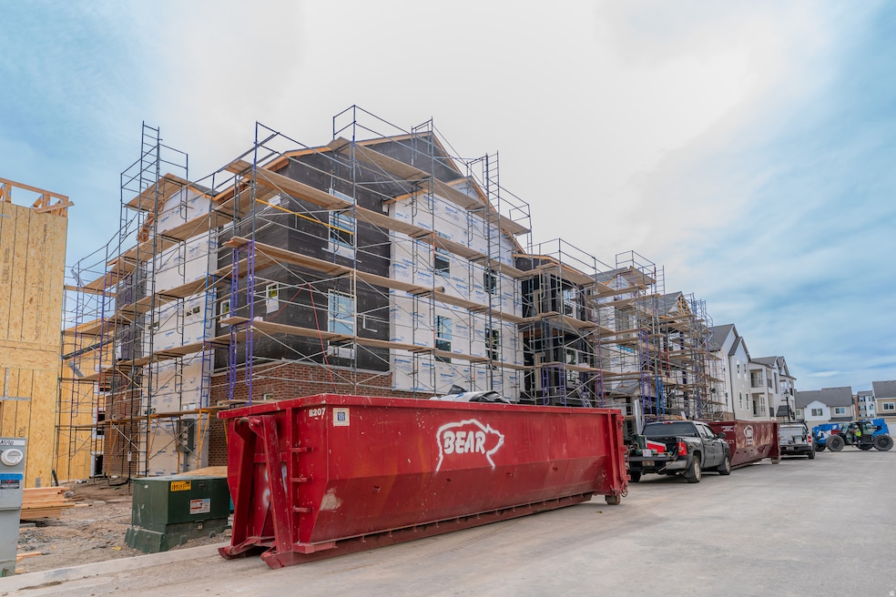 View of apartment building / complex