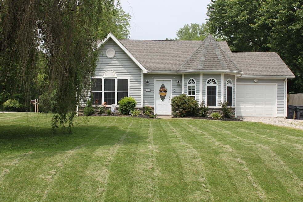 818 Clark St, Newburgh, IN 47630 - photo 1