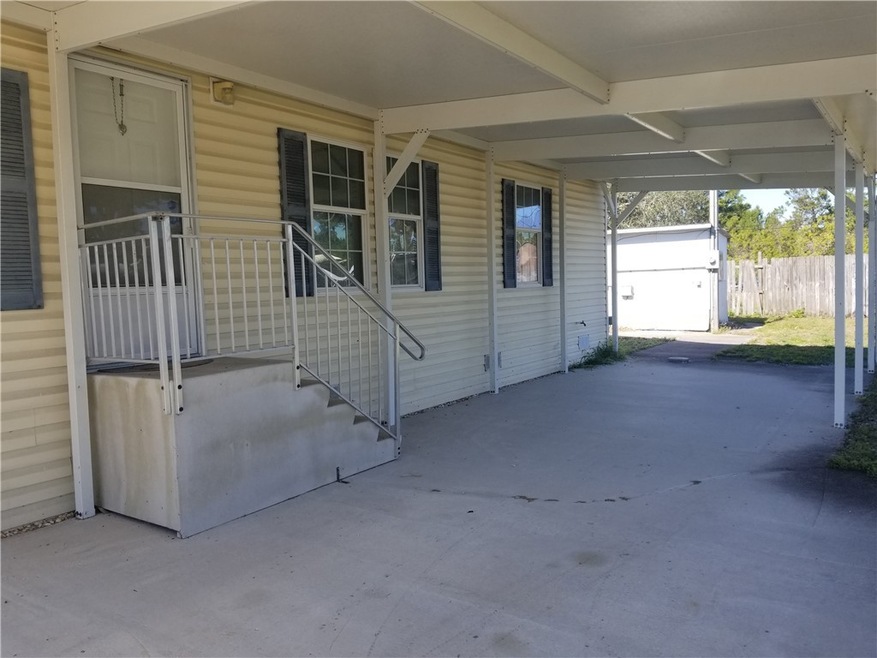 FRONT ENTRY INTO THE LIVING ROOM