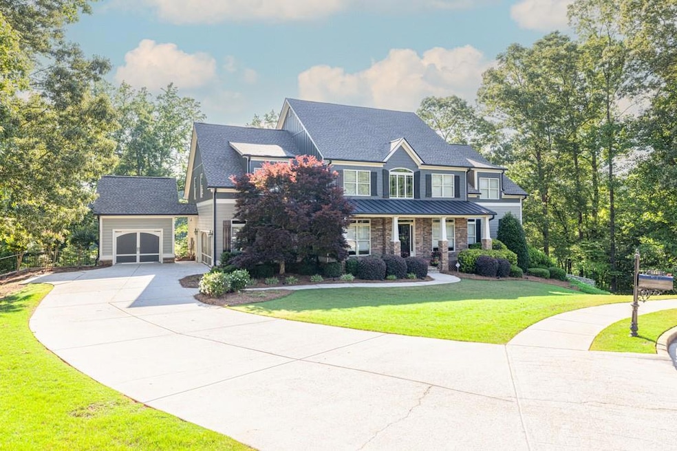 View of front of property featuring a front lawn