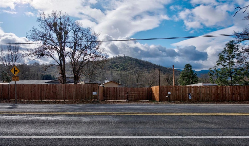 10317 Blackwell Rd, Central Point, OR 97502 - photo 1