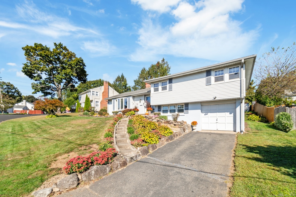 15 Summit Rd, Naugatuck, CT 06770 - photo 1