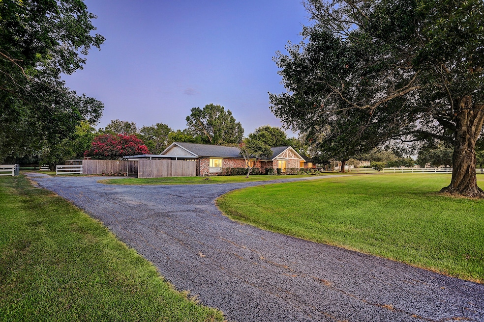 19 El Dorado Dr, Friendswood, TX 77546 - photo 1