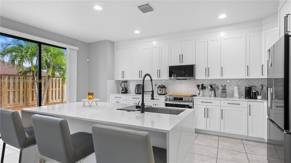 15305 SW 173rd St, Miami, FL 33187 - photo 1