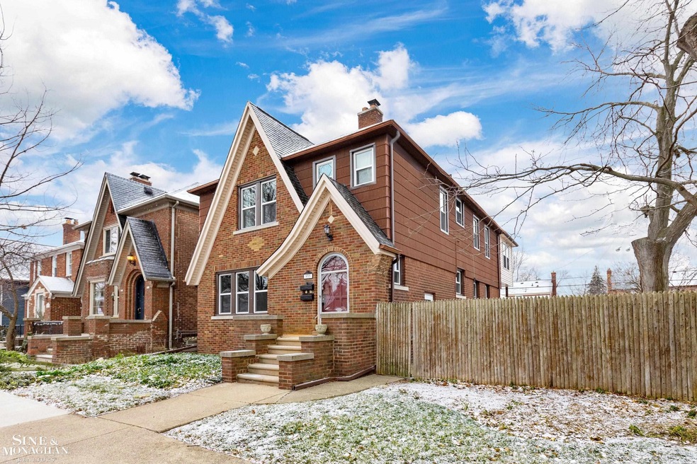 933 Beaconsfield Ave, Grosse Pointe Park, MI 48230 - photo 1