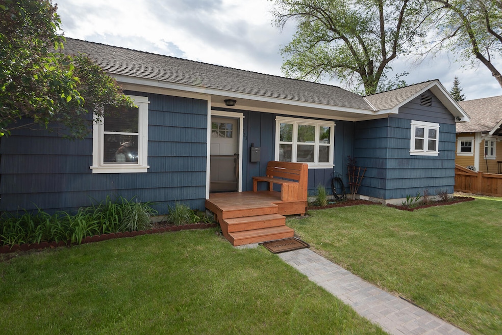 223 NW 4th St, Redmond, OR 97756 - photo 1