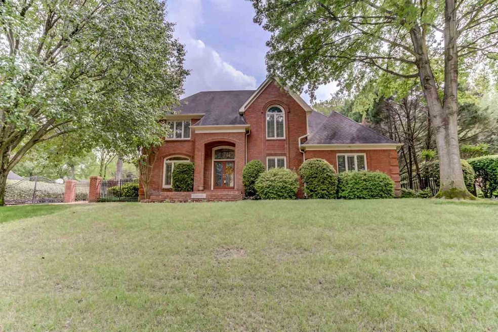 Welcome home to this beautiful home in the Dogwood