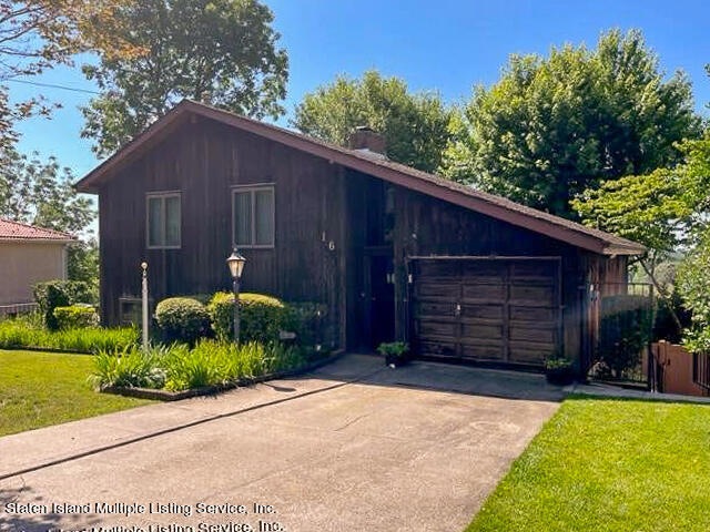 Welcome to 16 Manor Ct!