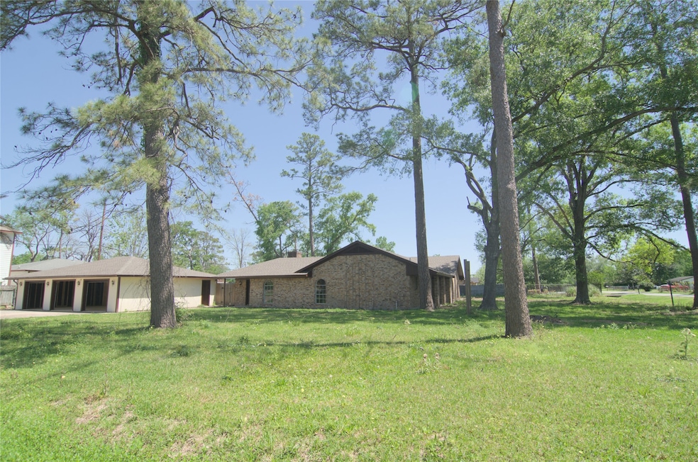  Welcome Home! Property sits on 3 lots @ 29,600 sq