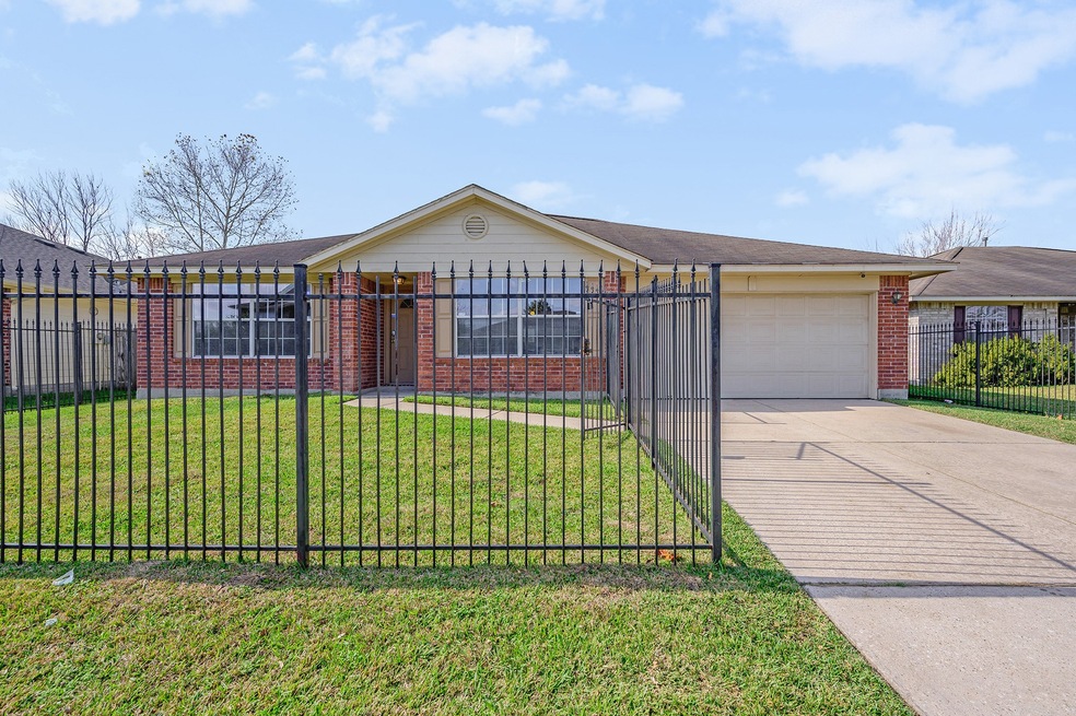 10115 Lasaber Ct, Houston, TX 77038 - photo 1