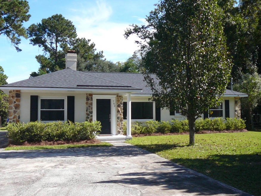 742 West Oak Forest Drive2 011