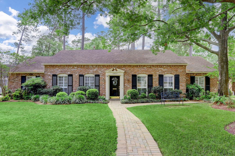 13927 Pebblebrook Dr, Houston, TX 77079 - photo 1