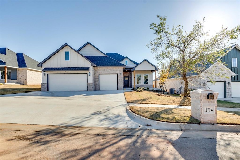 11704 NW 102nd St, Yukon, OK 73099 - photo 1