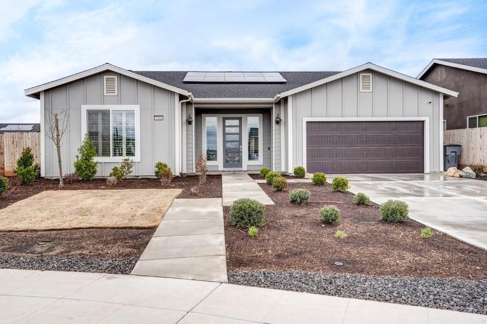 3366 N Douglas Ave, Fresno, CA 93727 - photo 1